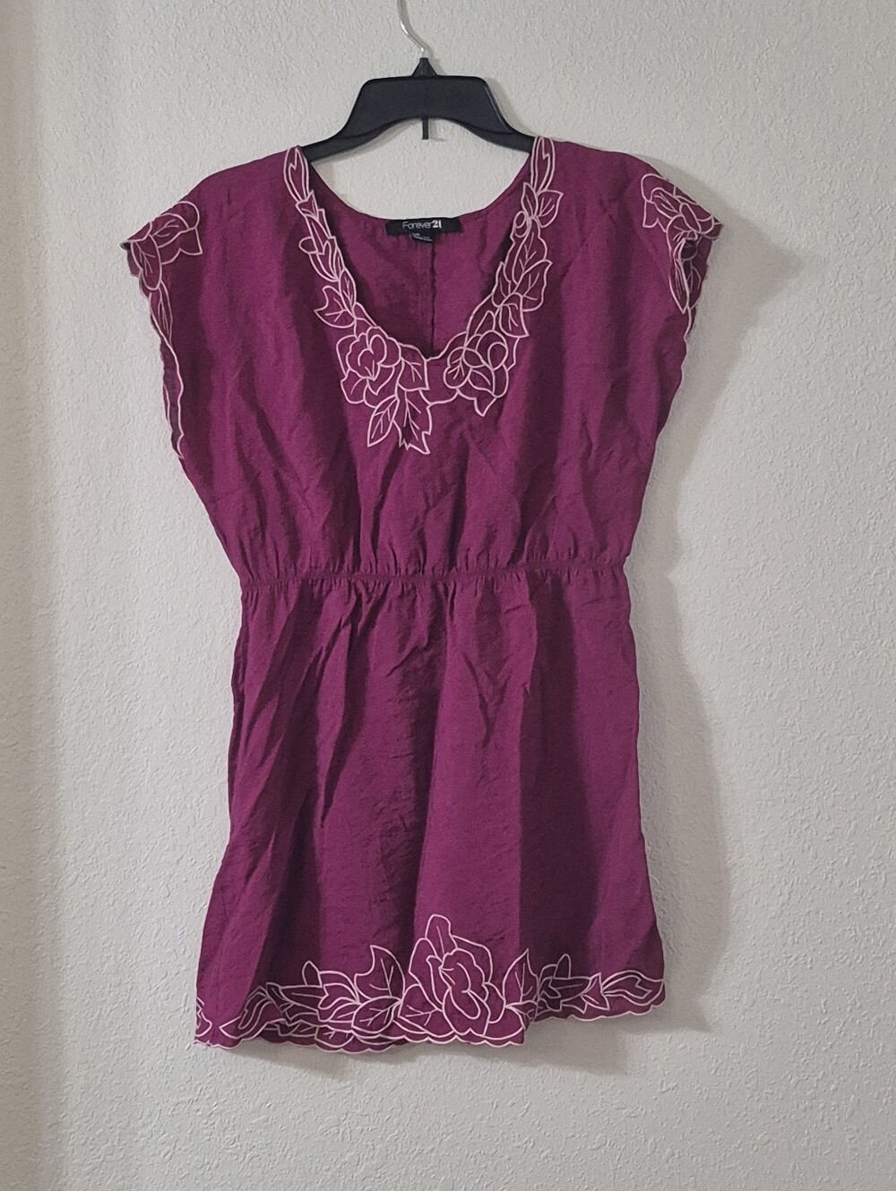 Forever 21 Magenta Floral-Outline V-Neck Tunic
